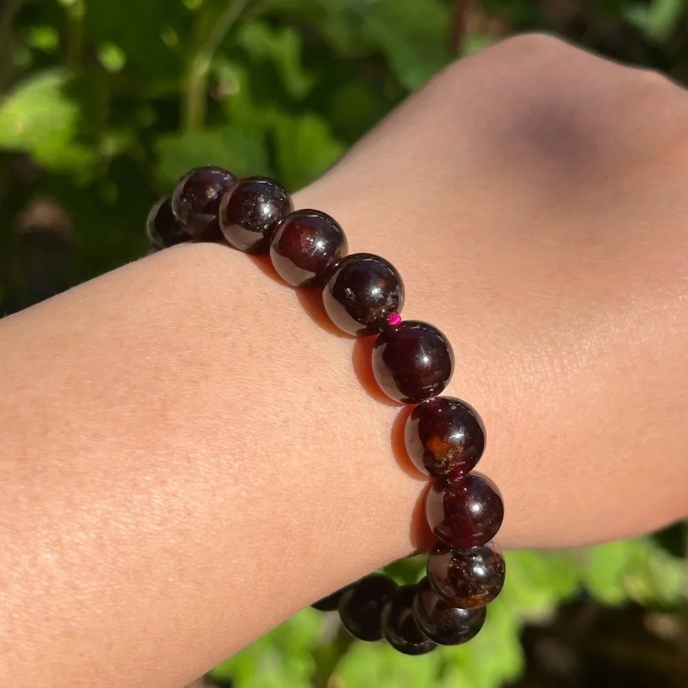 10mm‎ stretchable natural garnet bracelet
